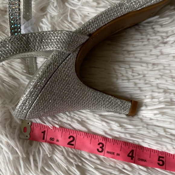 New women’s Sz 8.5 glittered embellished formal festive silver straps sandals - Picture 7 of 11